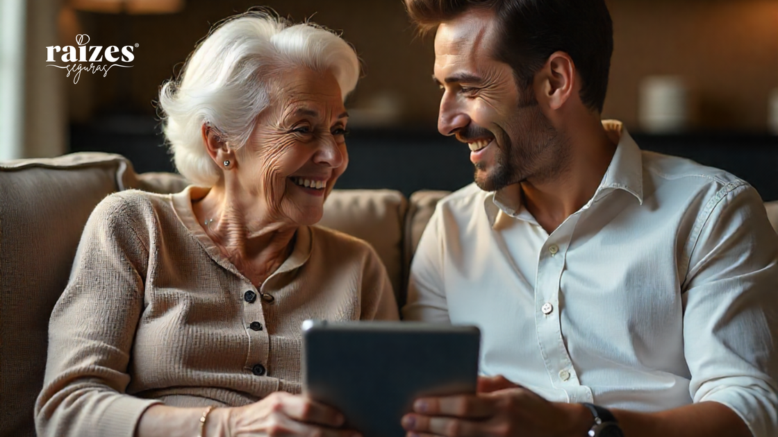 Longevidade & Tecnologia Conexão intergeracional com tablet. Avó e neto sorrindo, exemplificando longevidade digna e tecnologia humanizada.